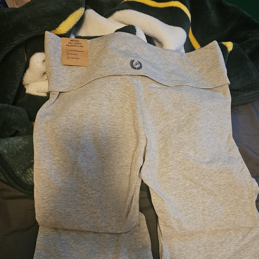Mid rise fold-over flare leggings